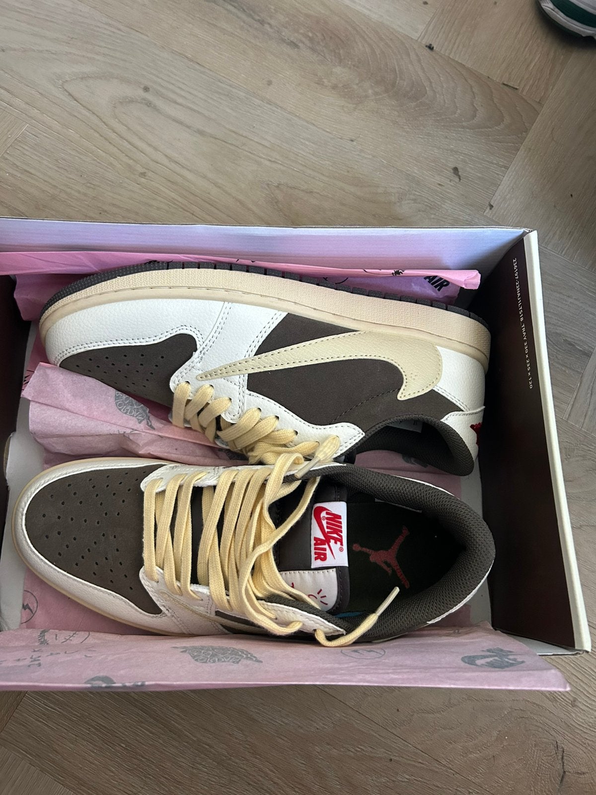 Air jordan 1 low stravis scott reverse mocha maat 44, Kleding | Heren, Schoenen, Overige kleuren, Nieuw, Ophalen of Verzenden