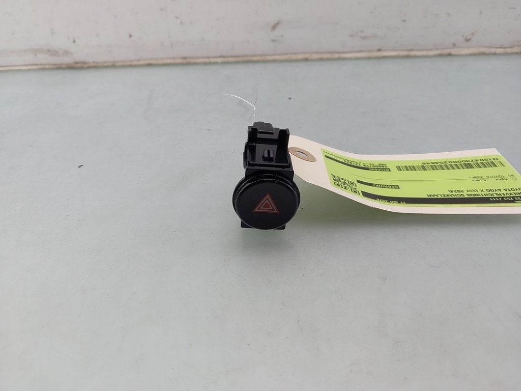 COMMUTATEUR DE FEUX DE DETRESSE Aygo X (|843320H040|), Kundenbetreuung@toyota.de, Toyota, Utilisé, Toyota-Allee 2
50858  Köln, DE