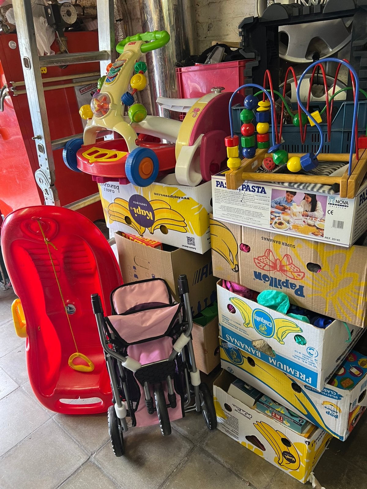 Beaucoup de jouets pour enfants et de nombreux objets., Enlèvement, Utilisé