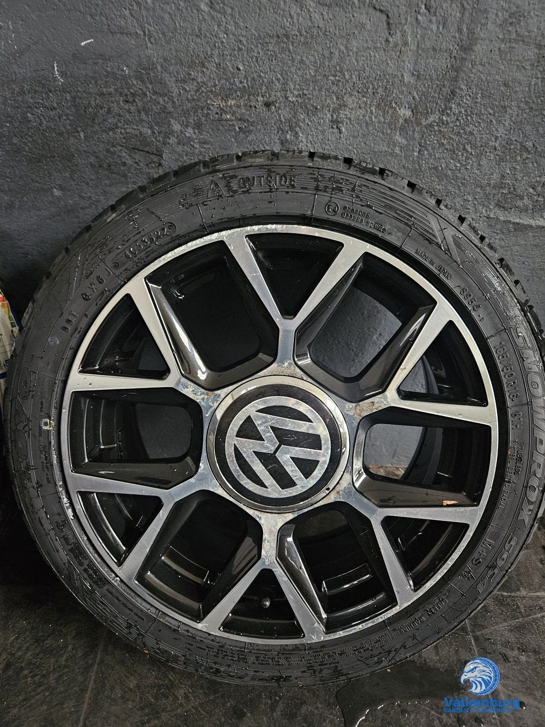 8mm! VW UP! GTI look 16 inch zwarte velgen 4x100 winterbande, Autos : Pièces & Accessoires, Pneus et Jantes, Pneus hiver, 16 pouces