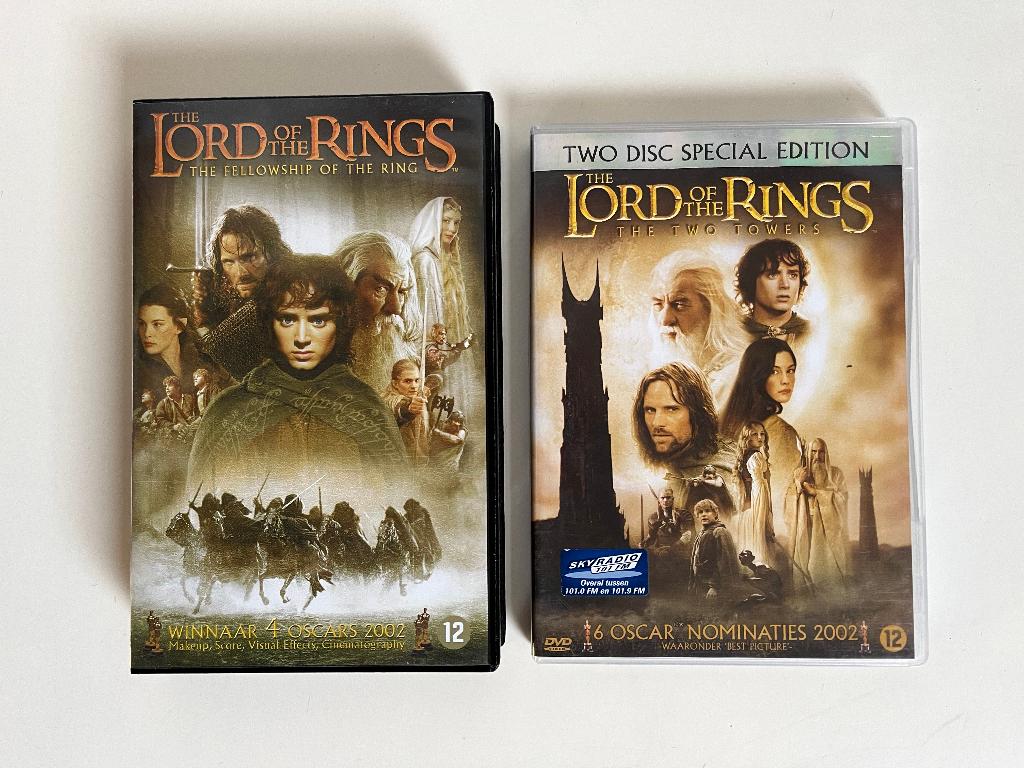Lord of the Rings - VHS & DVD - 2 films, Verzamelen, Verzenden