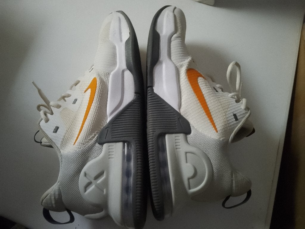 45.5 Nike Air Max Alpha Trainer 5 'White Bright Mandarin', Kleding | Heren, Schoenen, Verzenden, Wit, Nike, Zo goed als nieuw