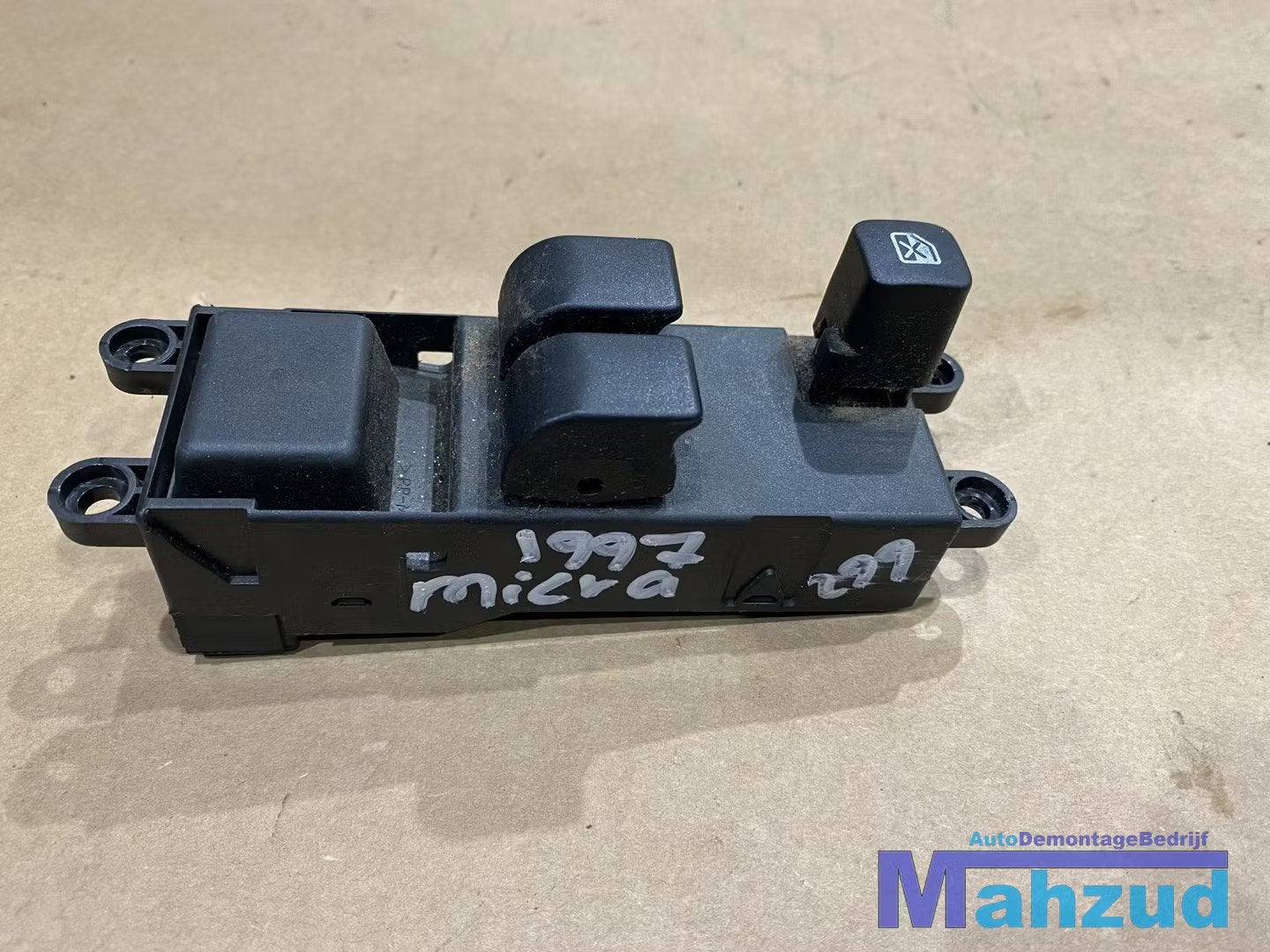 NISSAN MICRA 2 K11 raamschakelaar links 1992-2002 2deurs, Auto-onderdelen, Takashima 1-chome 1-1
220-8686  Yokohama, NISSAN_SR@mail.nissan.co.jp