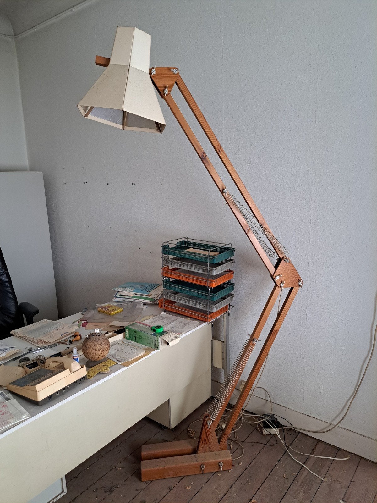 Vintage houten lamp op voet, Ophalen, Hout, Vintage