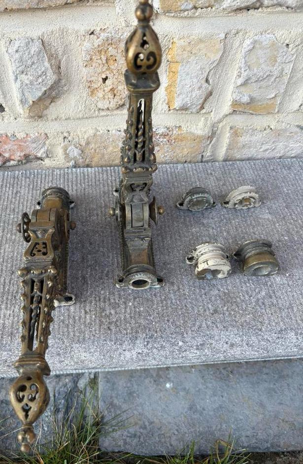 Belles poignées de fenêtre de château anciennes, Enlèvement