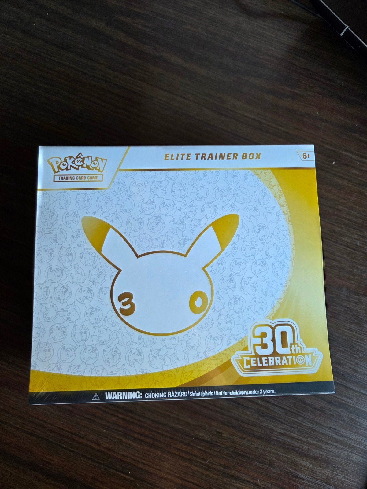 30th Anniversary ETB Pokémon, Games en Spelcomputers, Ophalen of Verzenden, Nieuw