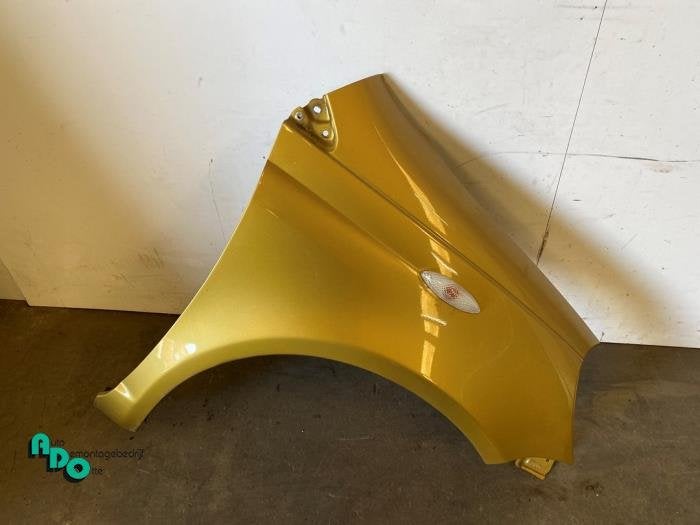 Scherm links-voor van een Toyota Yaris (Yaris 1 00-) (58O), Auto-onderdelen, Carrosserie, Gebruikt, -, -, Ophalen of Verzenden