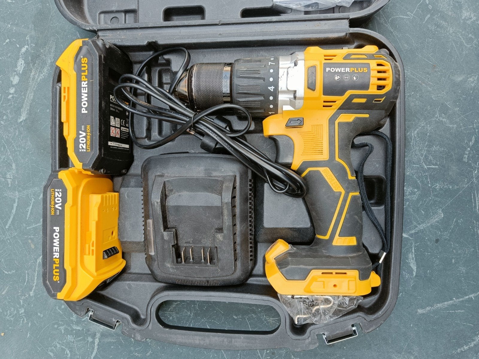 Perceuse à vis Powerplus avec moteur sans balais., Bricolage & Construction, Enlèvement, Utilisé, Perceuse, Vitesse variable