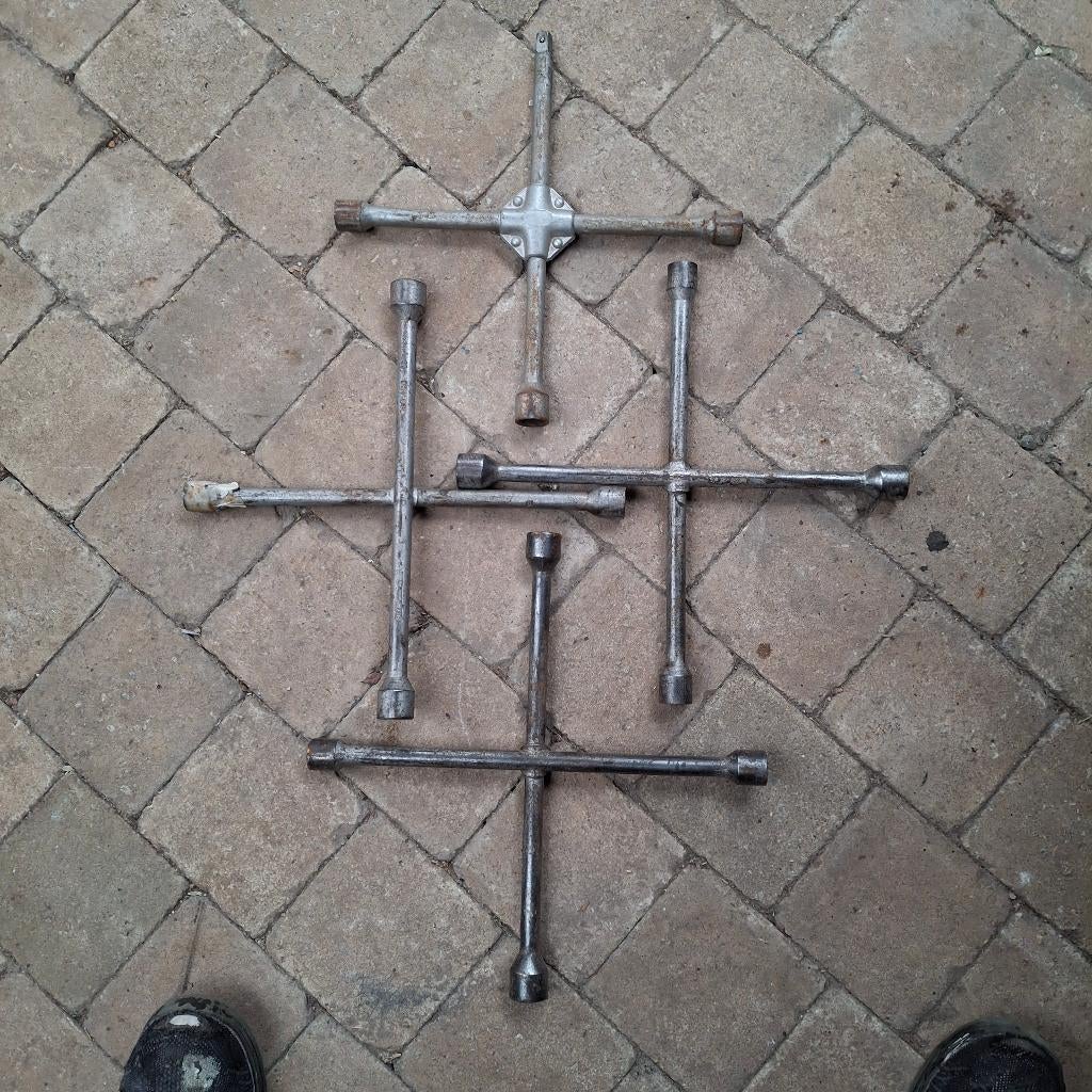 Clé à molette, clé cruciforme, étrier, adaptateur de tracti, Enlèvement ou Envoi, Comme neuf