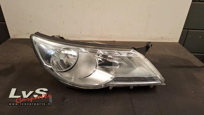 Koplamp rechts van een Volkswagen Tiguan, Gebruikt, -, Volkswagen, -