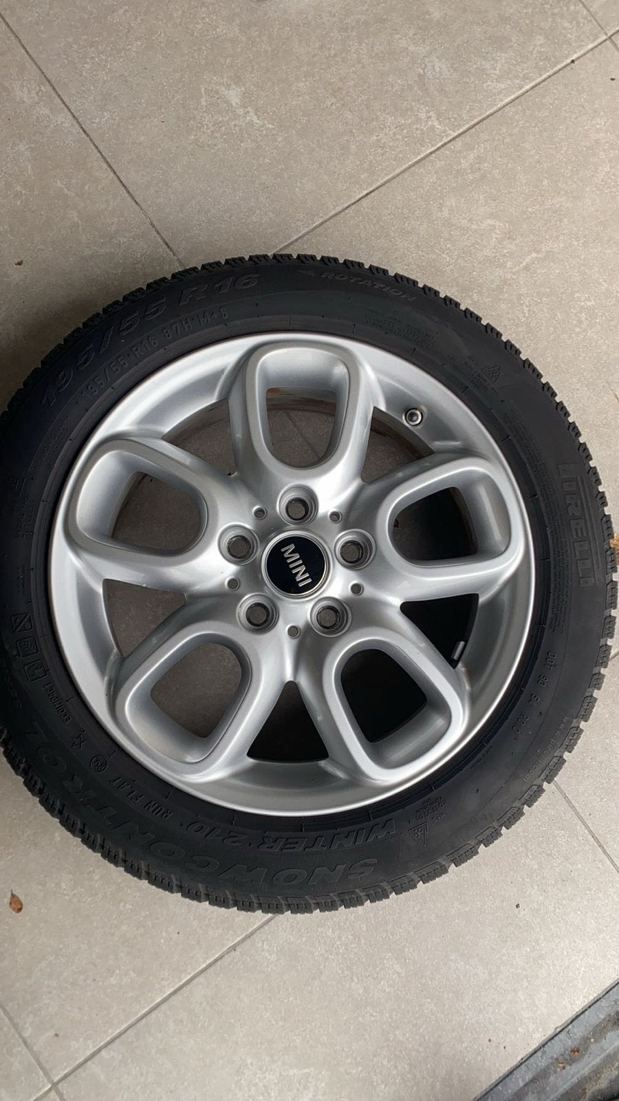 Mini cooper velgen nieuwstaat + pirelli banden RDC ventiel, Autos : Pièces & Accessoires, Pneus & Jantes, Pneus et Jantes, 4 Saisons