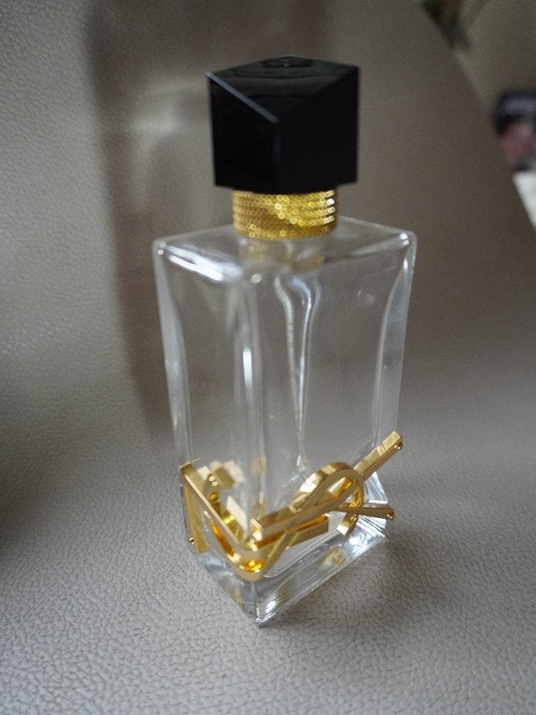 Flacon de parfum Libre YSL rechargeable + boîte, Collections, Enlèvement ou Envoi, Utilisé, Bouteille de parfum