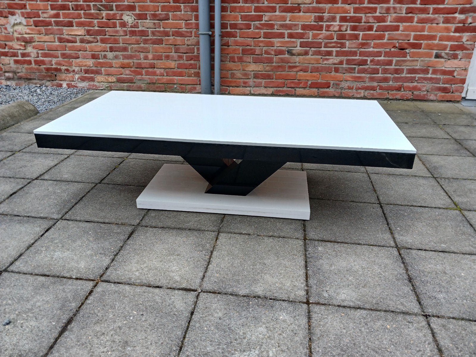 Hubertus Meble salontafel, Enlèvement