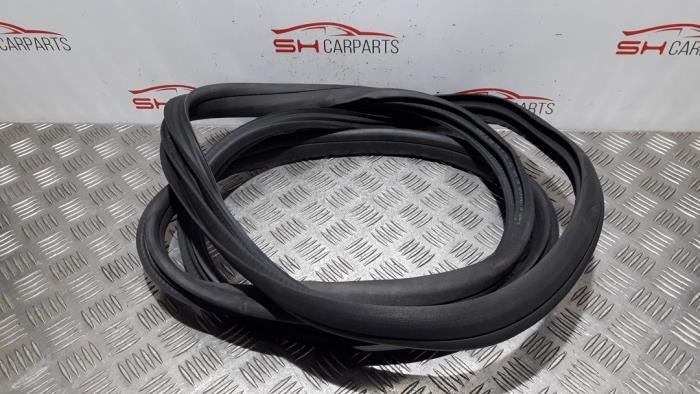 Portierrubber 2Deurs links van een Mercedes C-Klasse, Gebruikt, -, Ophalen of Verzenden, -