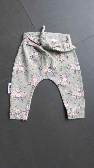 Gebloemde legging van Adventure (maat 62), Gebruikt, Broekje, Meisje, Ophalen of Verzenden
