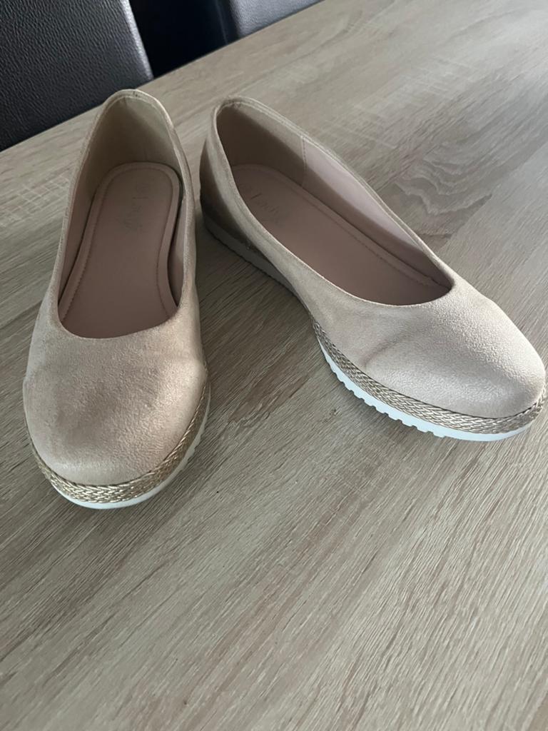 Beige schoenen, plat. Schoenmaat 39, Ophalen, Zo goed als nieuw, Beige