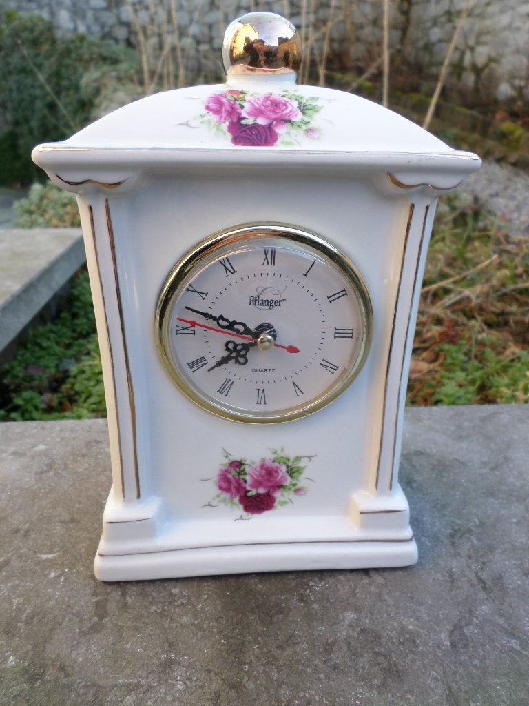 Witte tafelklok roze bloemen wit verguldsel Erlanger, Klassiek, Wit, Analoog, Ophalen of Verzenden
