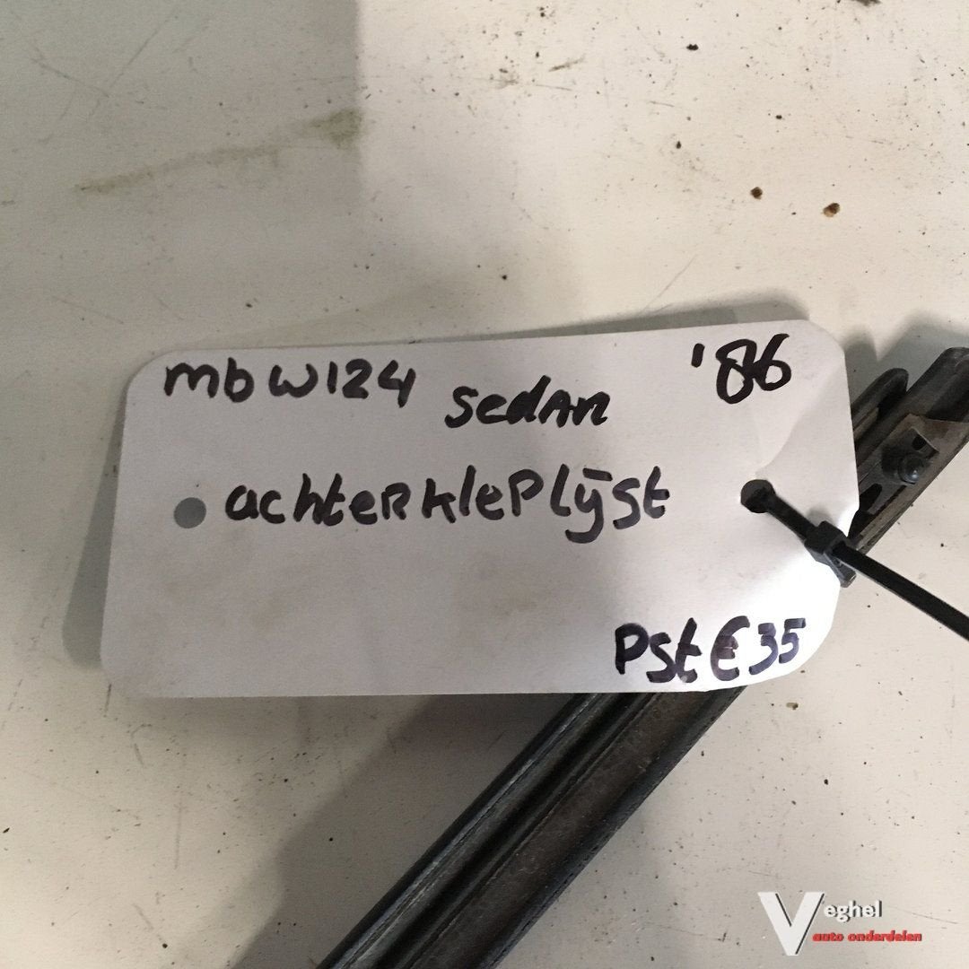 Mercedes W124 1986 Sedan Kofferbaklijst onderste, -, Utilisé, -, -
