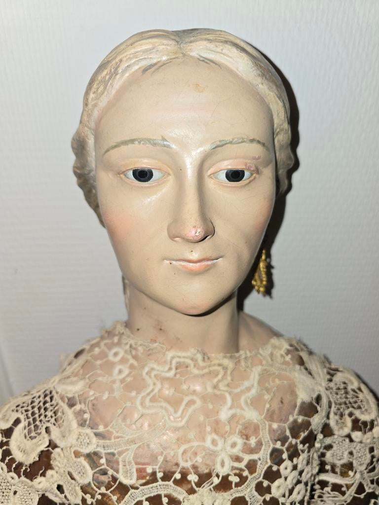 Italiaanse houten mannequin, Ophalen