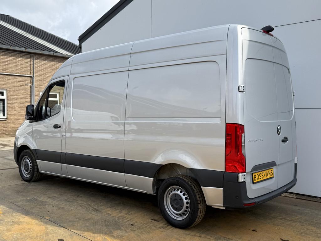 Mercedes-Benz Sprinter 215 1.9 CDI Automaat L2H2 MBUX Climat, Auto's, Gebruikt, 4 cilinders, Mercedes-Benz, Bedrijf