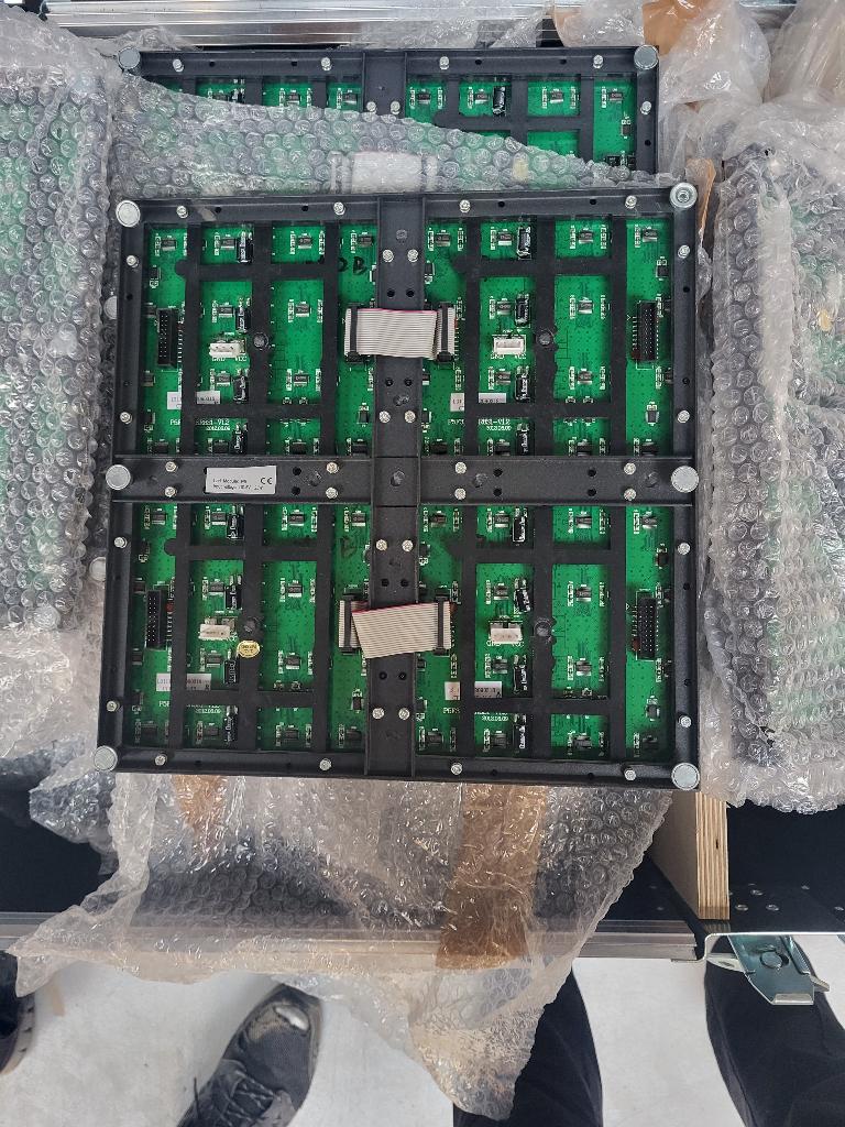Systèmes murs de LED modulaires (LED Video Wall), Enlèvement, Ne fonctionne pas, LED, Autres résolutions