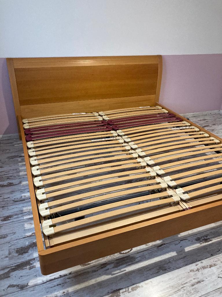 Houten tweepersoonsbed., Huis en Inrichting, Slaapkamer | Bedden, Ophalen, Gebruikt, Overige kleuren, Tweepersoons