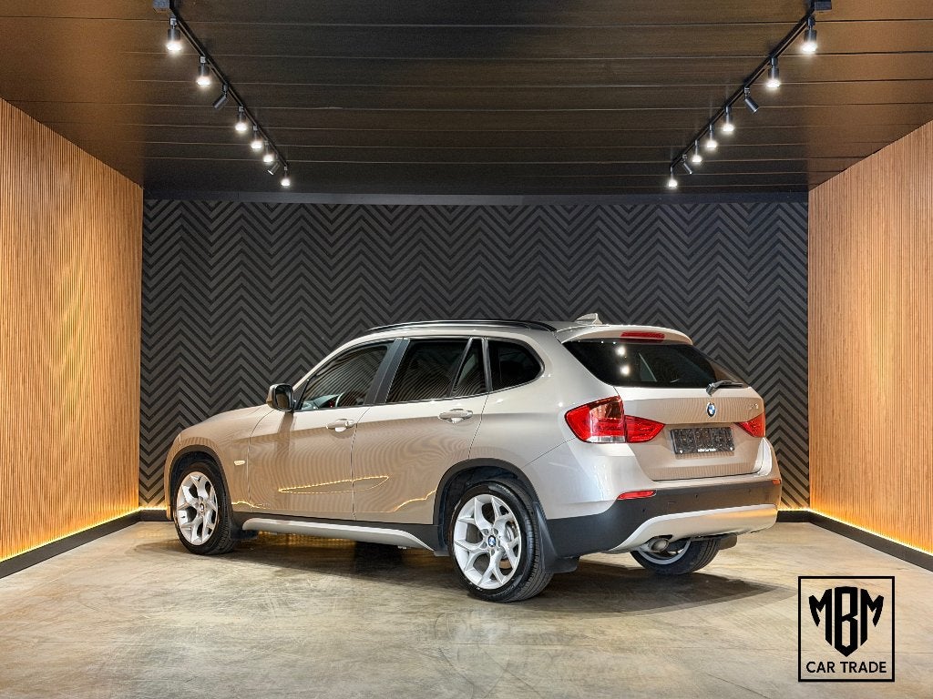 ✅ BMW X1 2.0d sDrive18 Navi CruiseC PDC 1.eig GARANTIE, Auto's, BMW, Euro 5, 1995 cc, Zwart, 4 cilinders