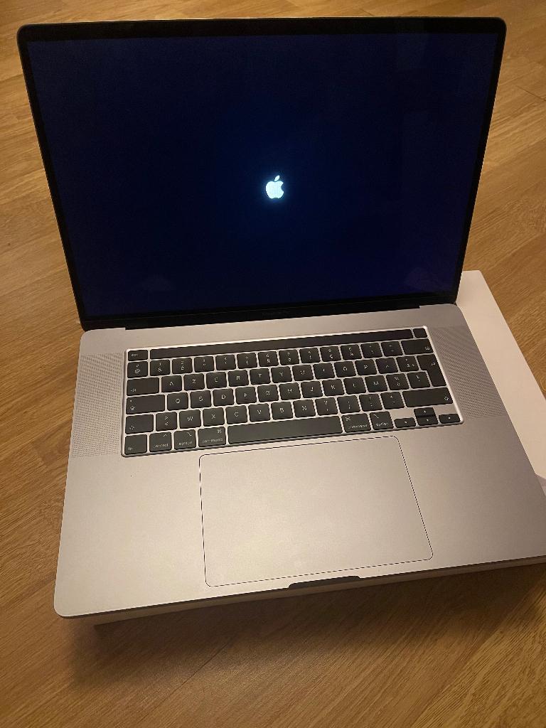 MacBook PRO 16 inch met touchbar, Computers en Software, Ophalen, Zo goed als nieuw, 16 inch, MacBook