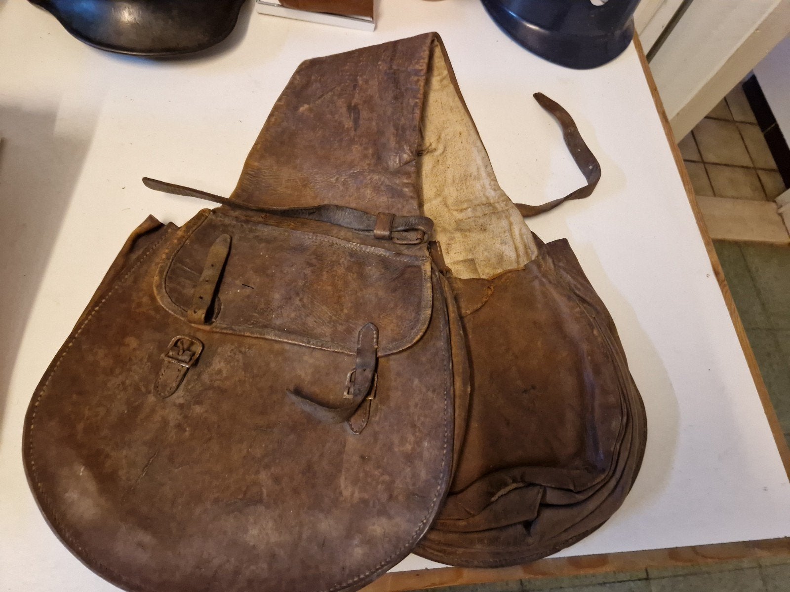 Tassen voor op paarde zadel leder, Collections, Objets militaires | Général, Enlèvement ou Envoi