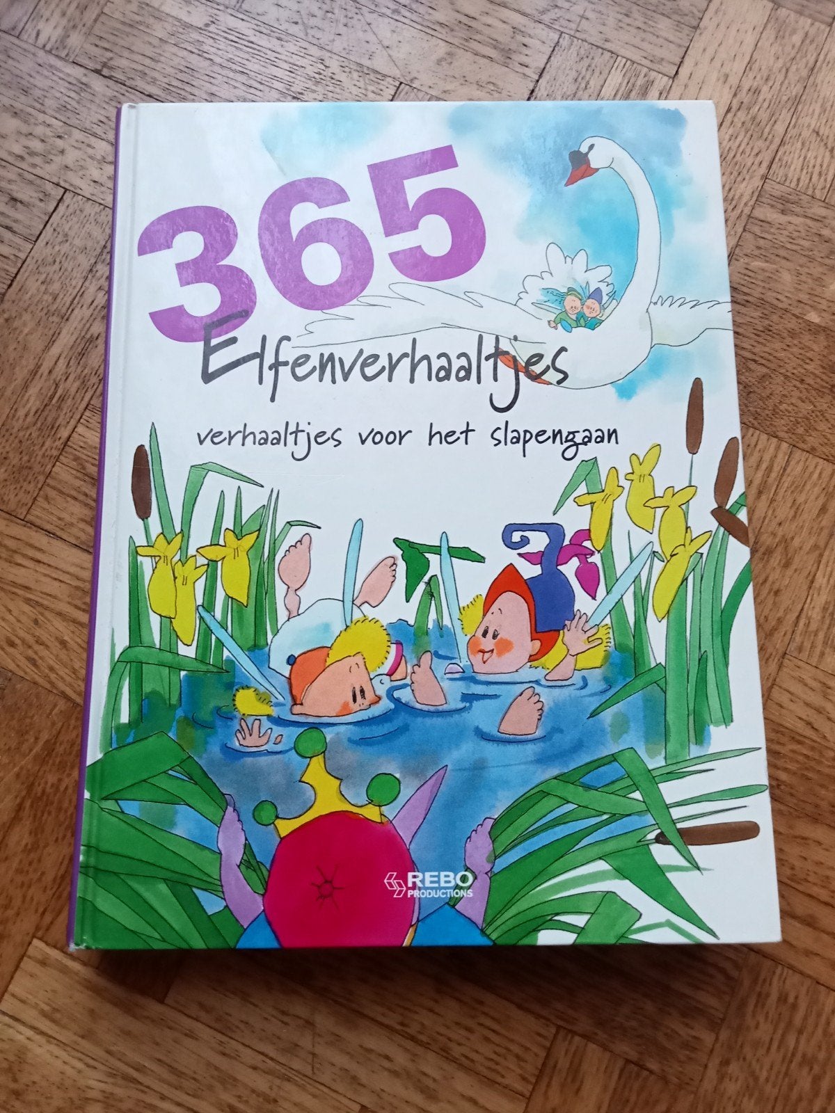 365 elfenverhaaltjes, Boeken, Kinderboeken | Kleuters, Ophalen of Verzenden, Gelezen