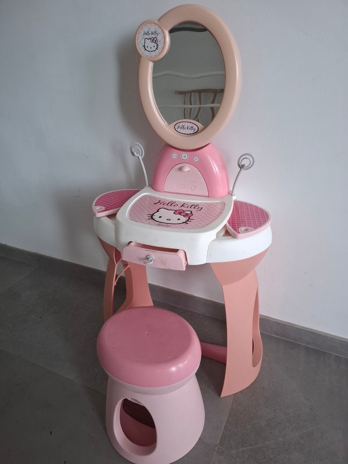 Hello Kitty make up tafeltje, Enfants & Bébés, Jouets | Jouer aux cuisines, Enlèvement, Utilisé, Plastique