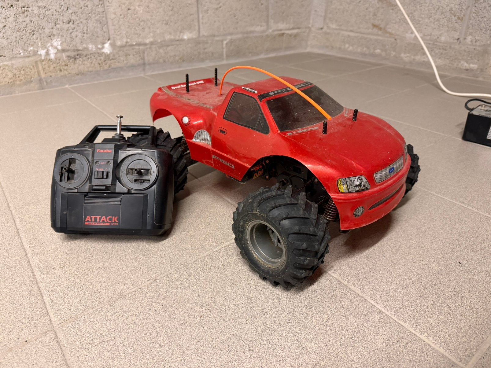 Monster Truck radio commandé, Hobby & Loisirs créatifs, Modélisme | Radiocommandé & Téléguidé | Voitures, Voiture off road, Utilisé