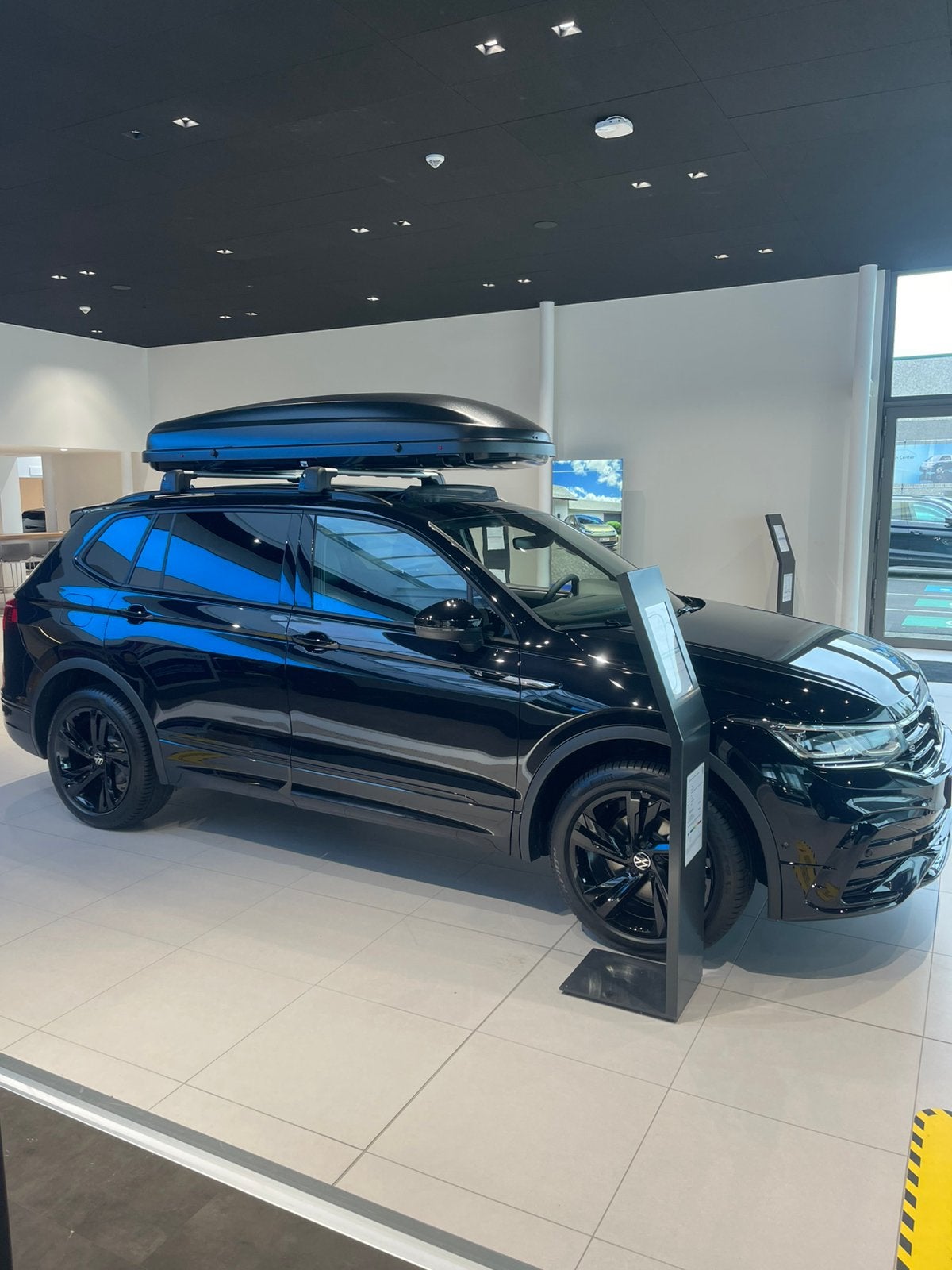 VolkswagenTiguan | All space |  R line | Full option, Autos, Cuir, Achat, 1800 kg, Entreprise