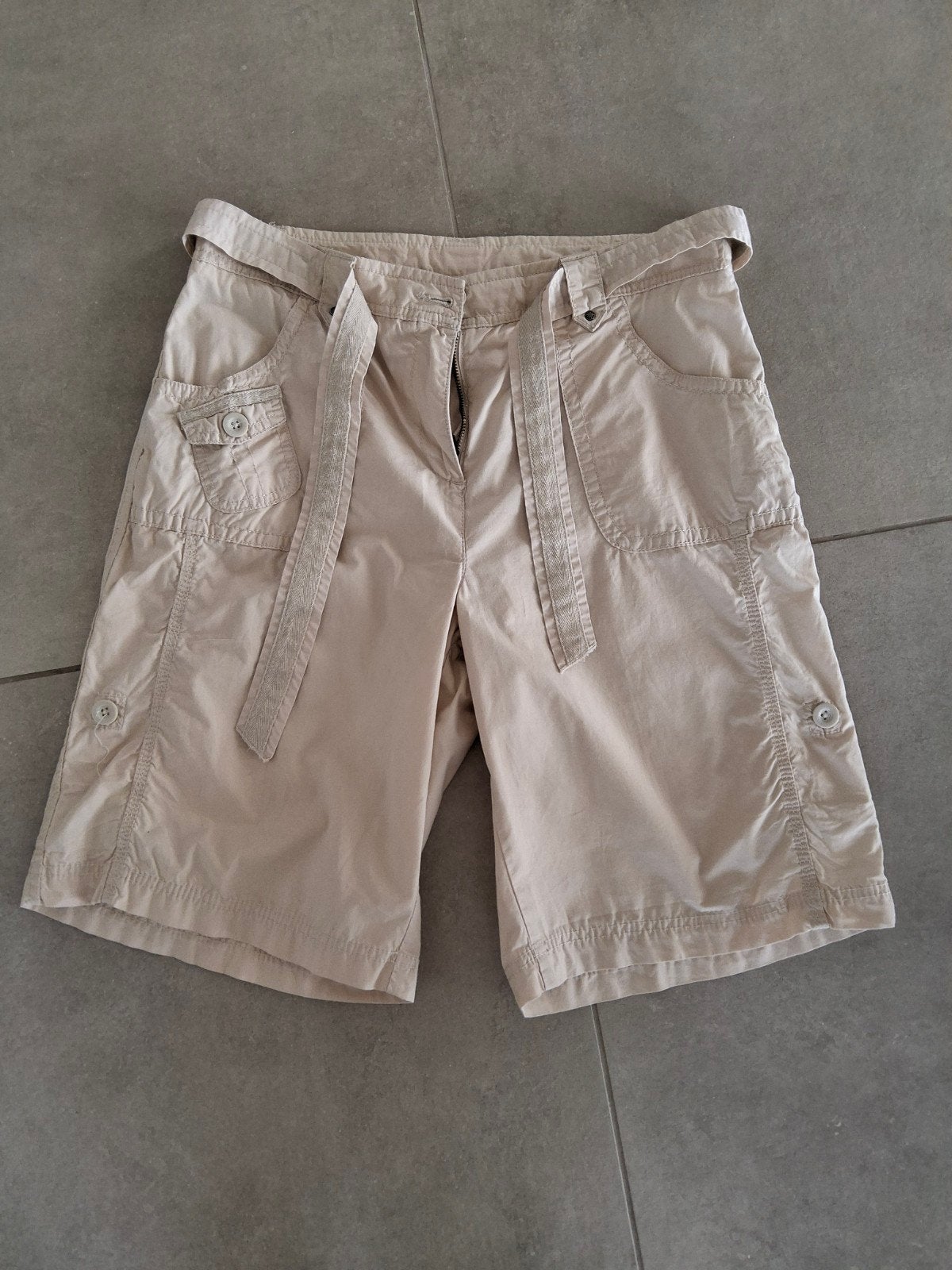 Beige korte broek 40, Kleding | Dames, Broeken en Pantalons, Maat 38/40 (M), Kort, Beige, Nieuw