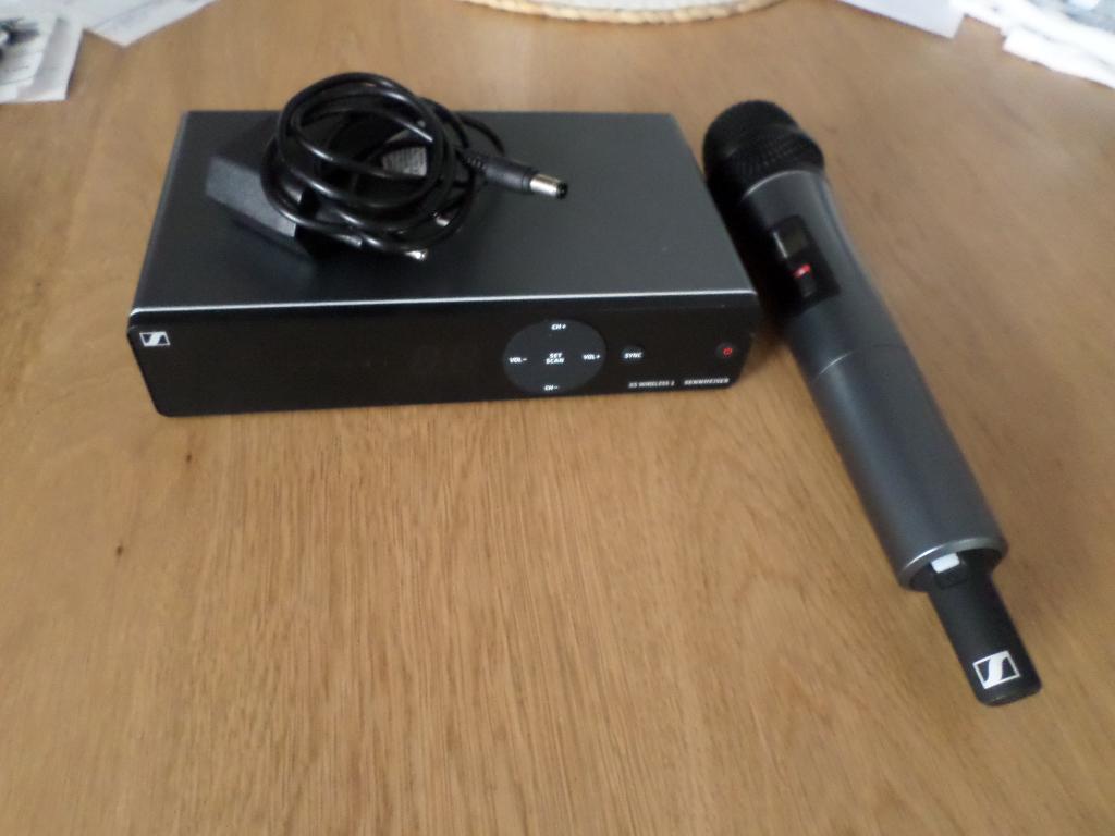 MICROFOON ZONDER SENNHEISER, Ophalen, Zo goed als nieuw, Zangmicrofoon, Draadloos