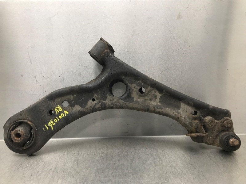BRAS DE SUSPENSION AVANT DROIT INFERIEUR Honda HR-V (RU), Hanauer Landstraße  222-224
60314  Frankfurt am Main, DE, Honda, Utilisé