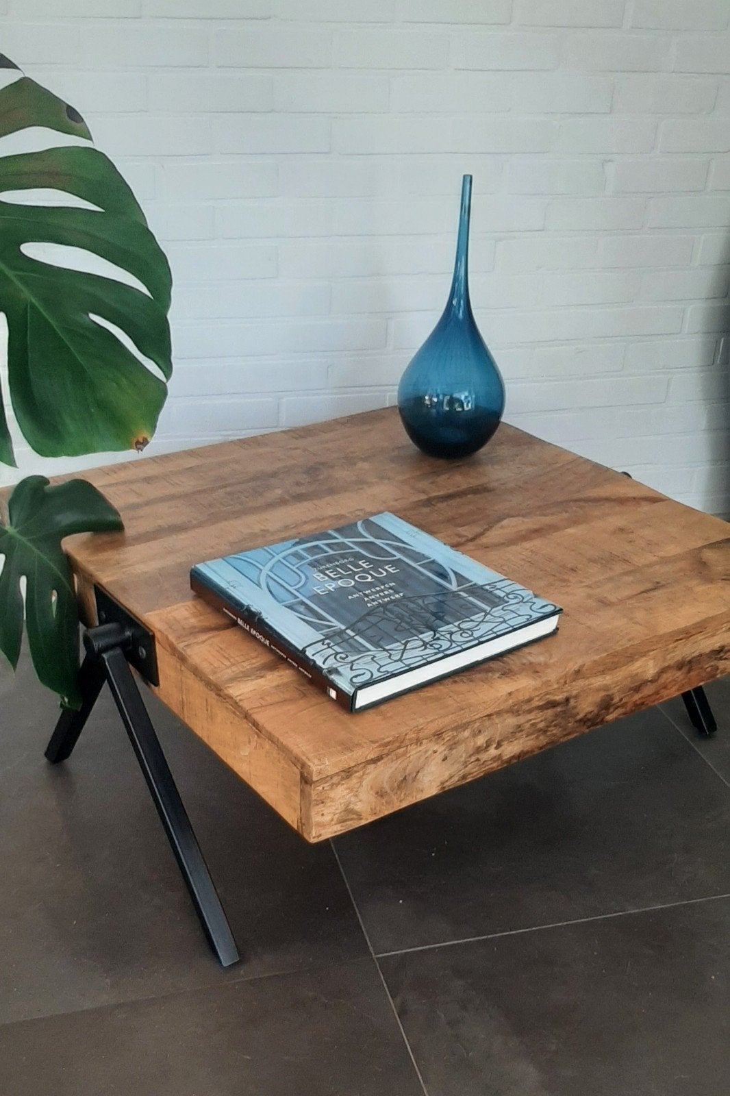 Industriële salontafel in mangohout, Huis en Inrichting, Ophalen