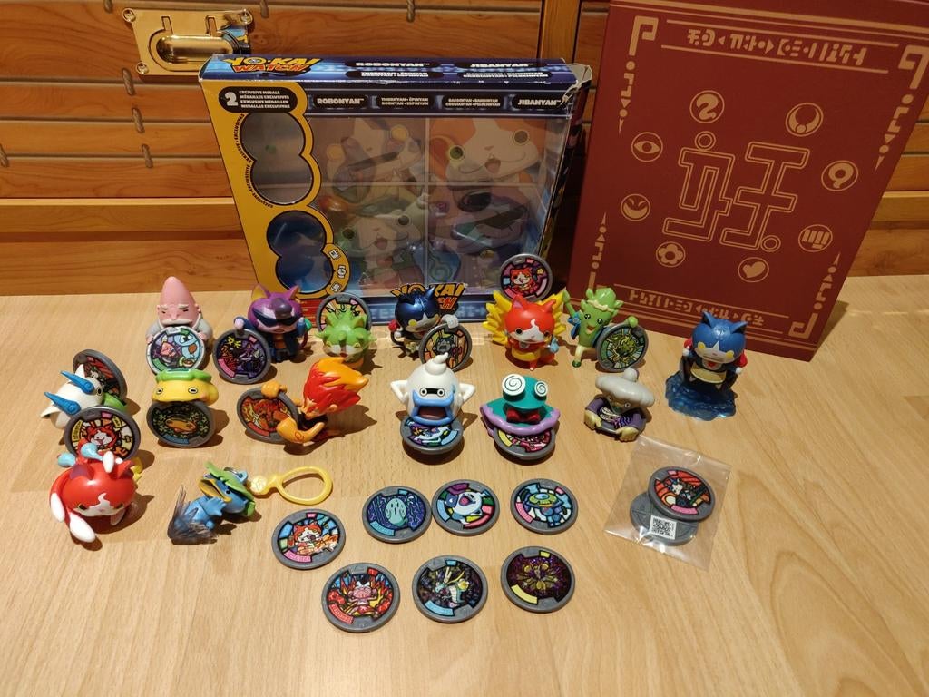 Yo-kai watch lot van 15 figuren en 22 medailles, Verzamelen, Overige Verzamelen, Ophalen of Verzenden