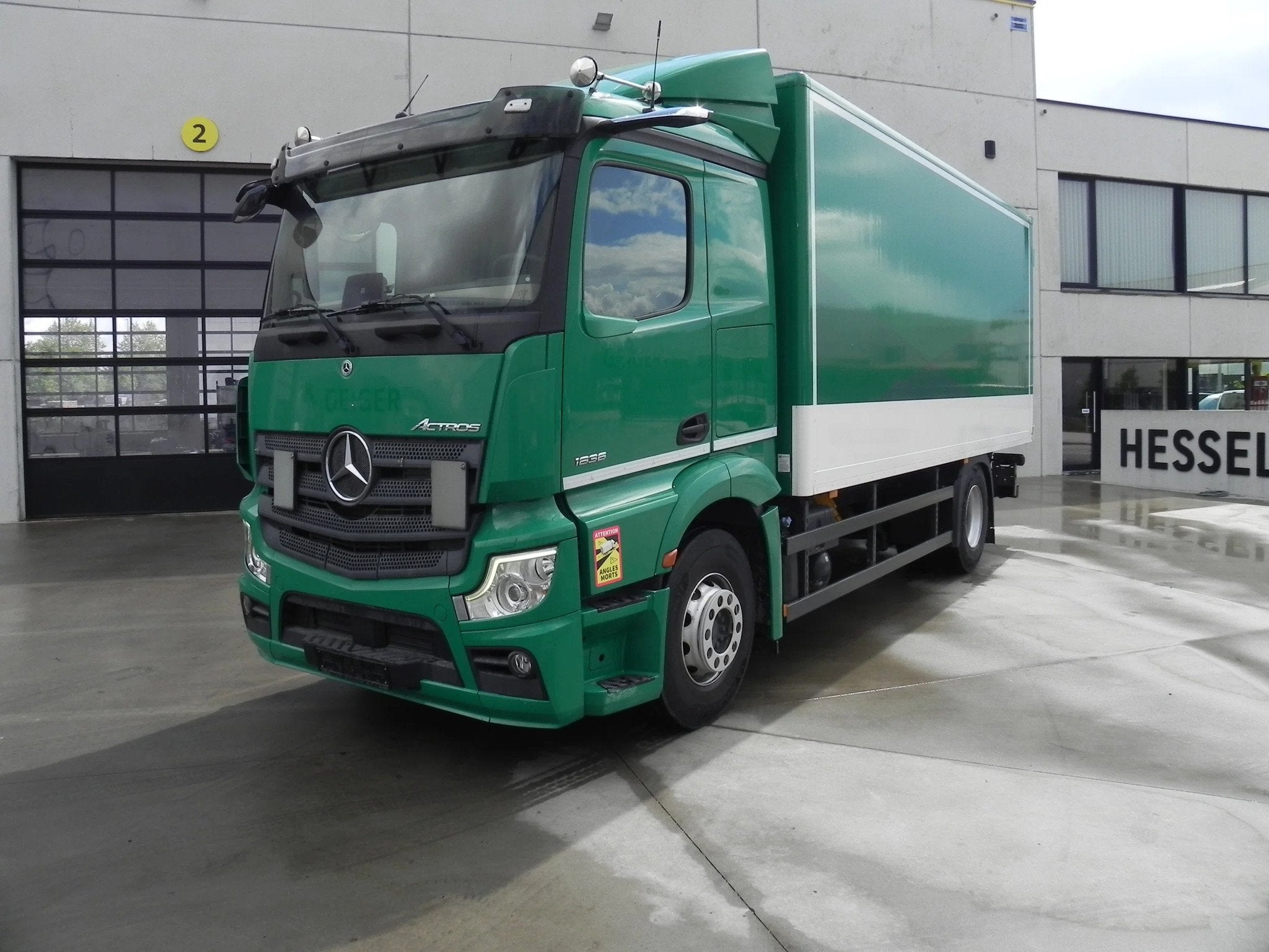 Mercedes-Benz Actros 1836 korte bakwagen met laadklep, Auto's, Vrachtwagens, Automaat, Mercedes-Benz, Diesel, 265 kW