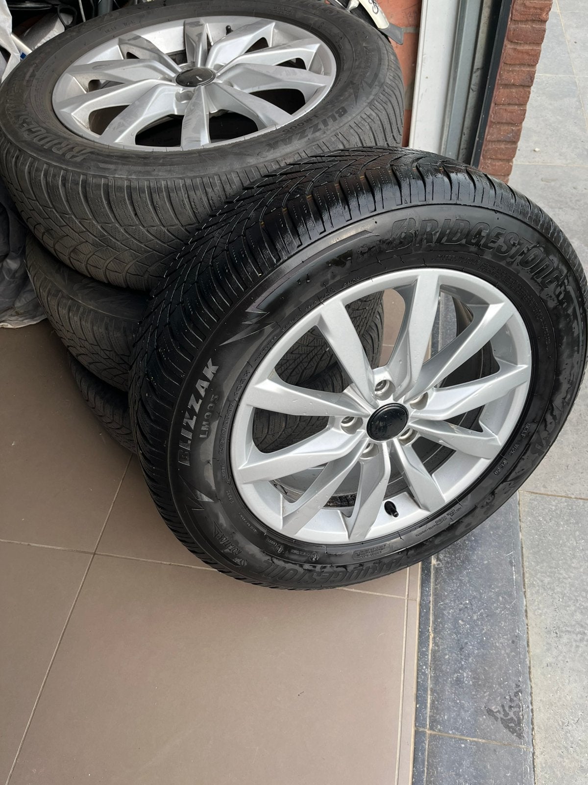 Velgen met winterbanden. 215/65 R17, Auto-onderdelen, Banden en Velgen, Ophalen, Winterbanden, Velg(en)