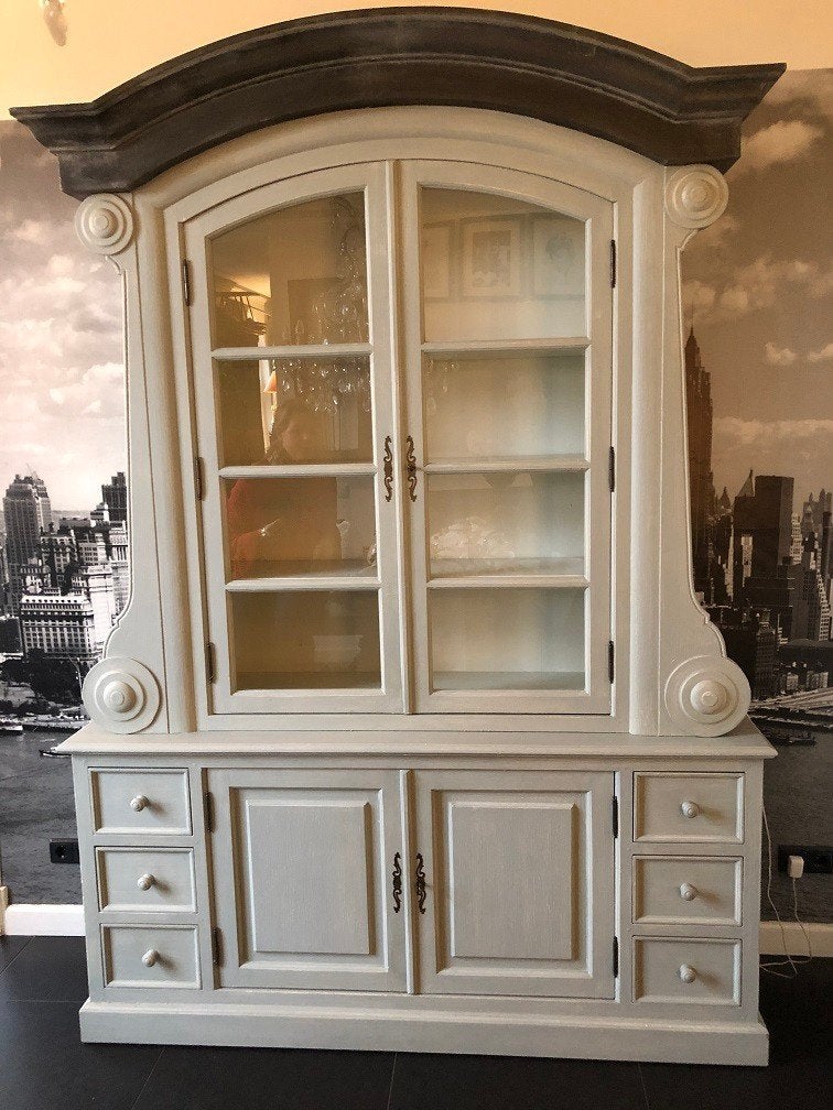 Eichholtz Buffetkast met loden kuif in kleur Swedish White, Ophalen, Zo goed als nieuw, Grijs, Overige typen