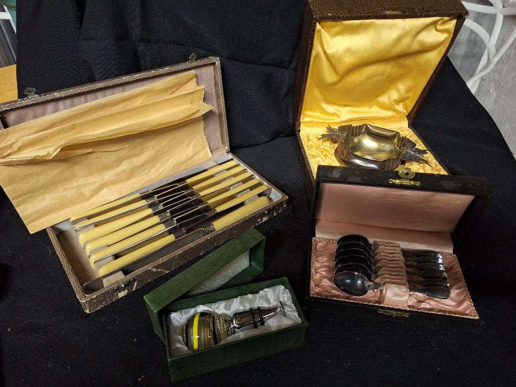 LOT DE COFFRETS AVEC METAL ARGENTE, Antiquités & Art, Enlèvement ou Envoi