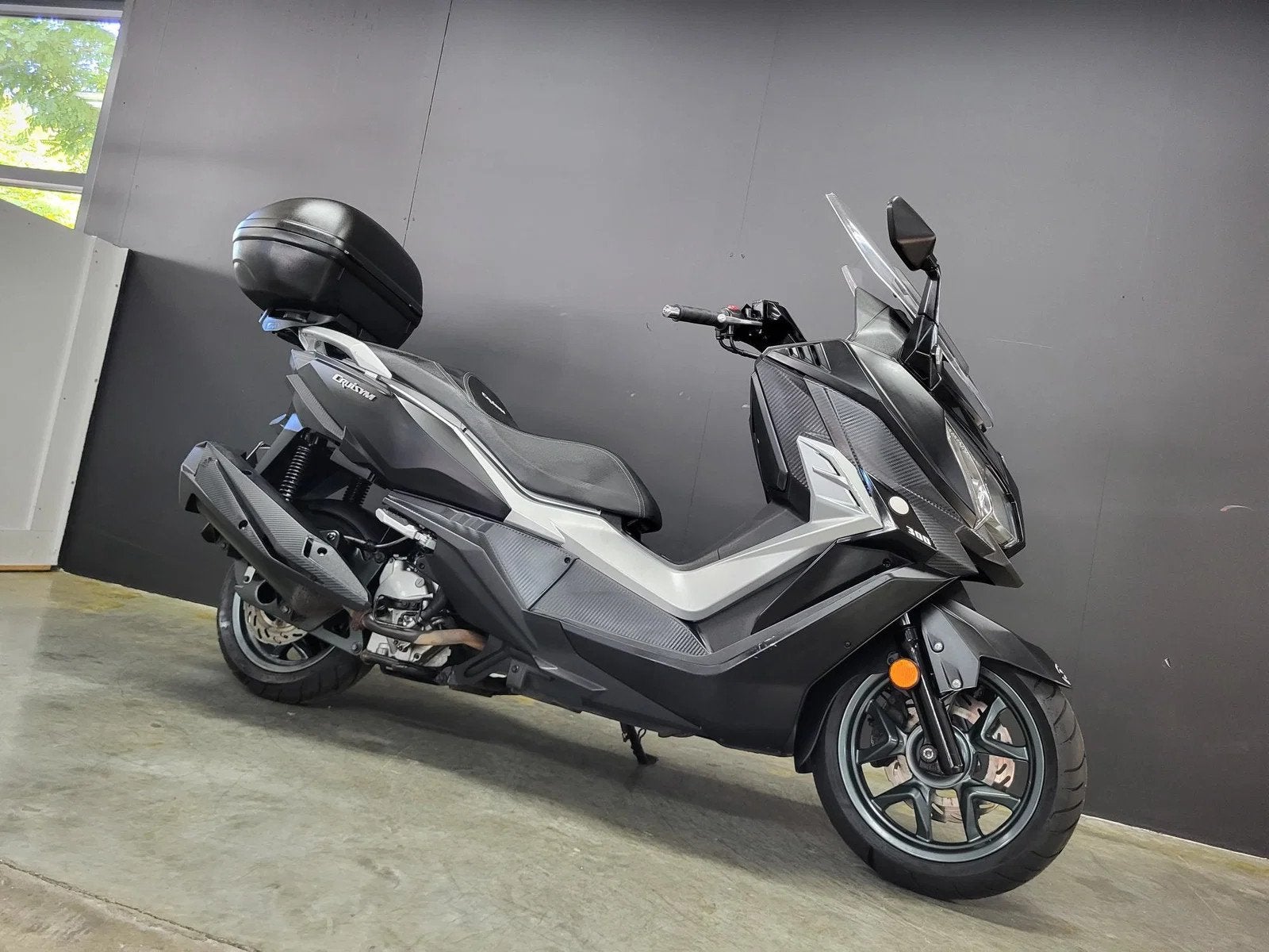 SYM Cruisym 300 leuke scooter met topkoffer (bj 2018), Motoren, 300 cc, Overig, Automaat, 12 t/m 35 kW
