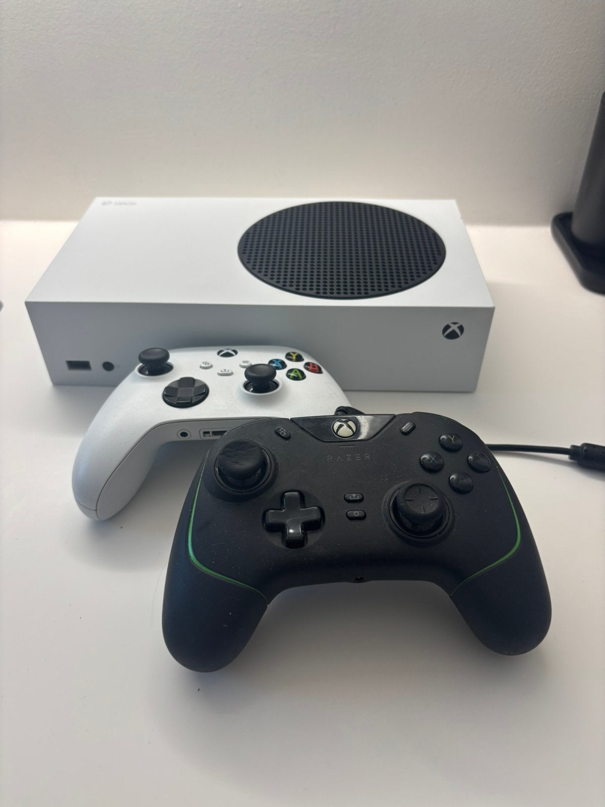 Xbox Series S – Wit + 2 Controllers, Games en Spelcomputers, Ophalen, Zo goed als nieuw, Xbox Series S