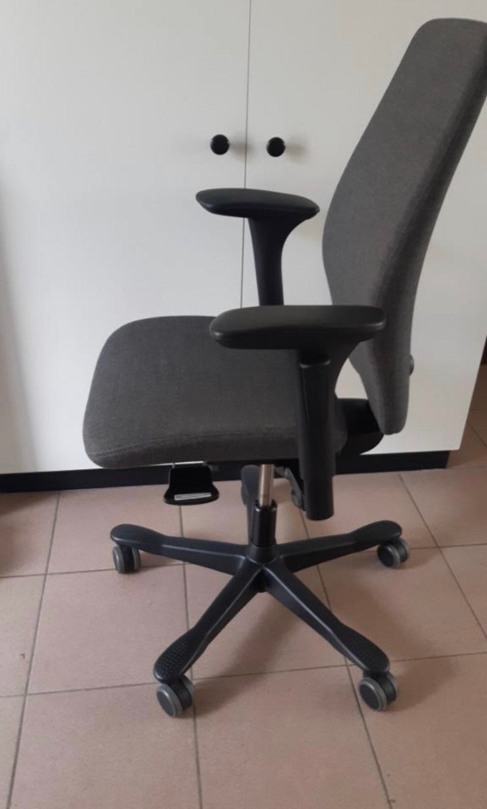 Kinnarps 5222 bureaustoel zo goed als nieuw, Comme neuf, Enlèvement, Chaise de bureau, Ergonomique
