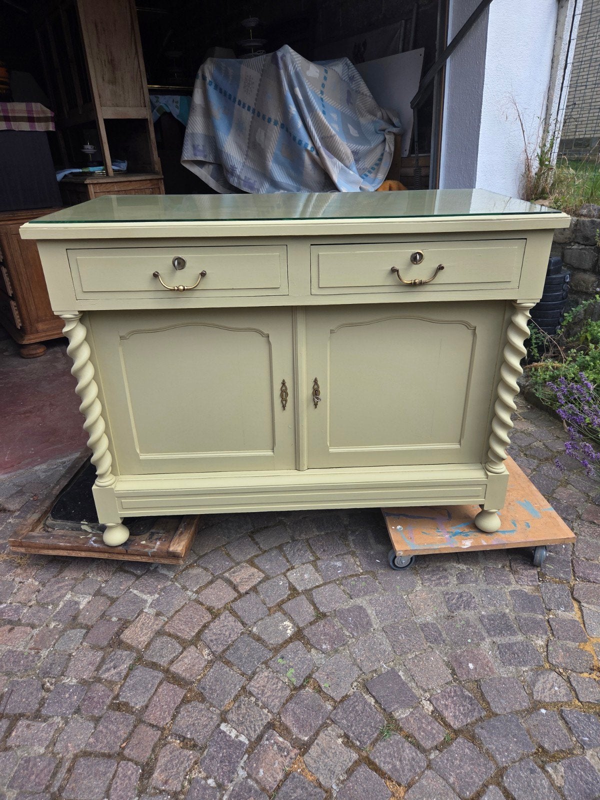 Magnifique ancien buffet Louis Philippe,  vert olive, Maison & Meubles, Armoires | Dressoirs, Verre, Enlèvement