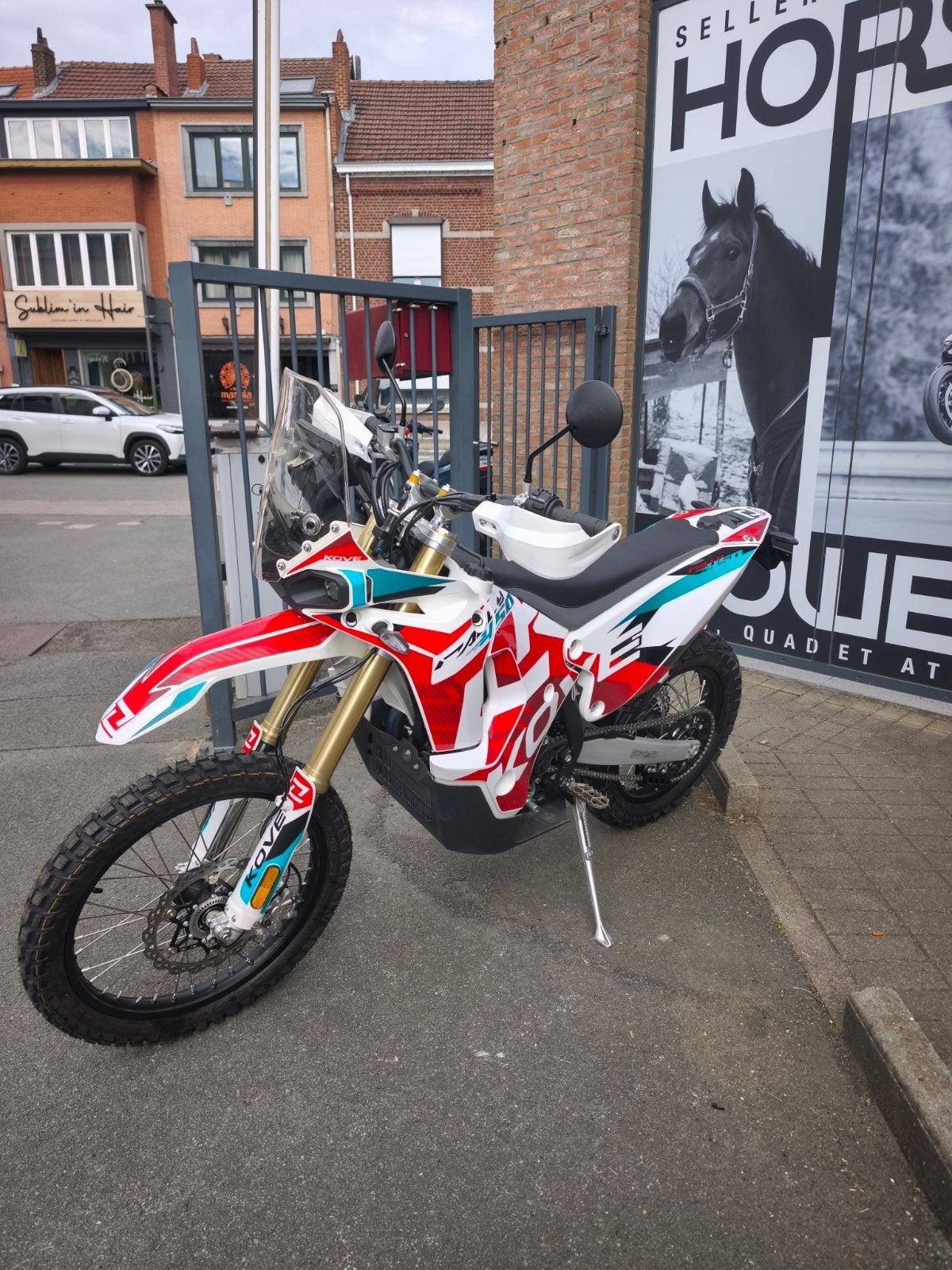 Kove 450 Rallye neuve  de stock, Bedrijf