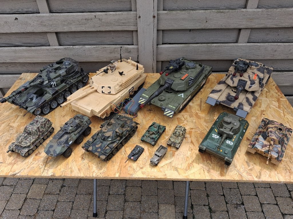 de nombreux chars militaires., Collections, Objets militaires | Général, Armée de terre, Enlèvement