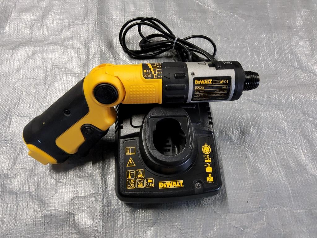 Accu schroefmachine 3,6v Dewalt zonder accu., Enlèvement