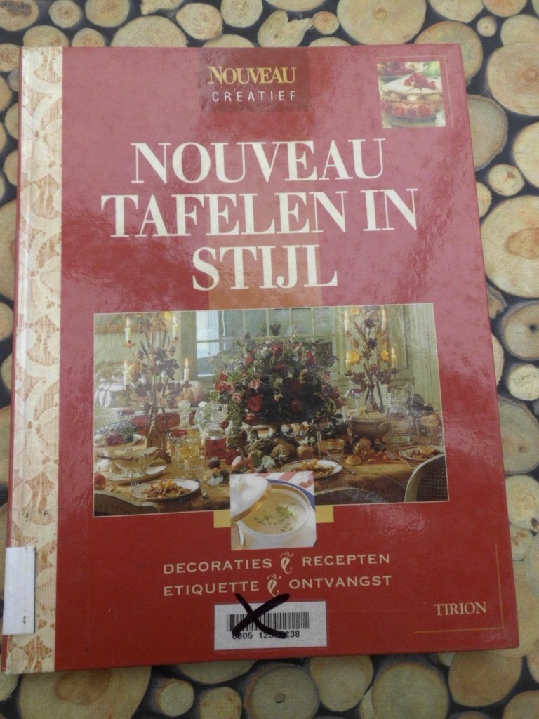 Nouveau tafelen in stijl decoratie & recepten & etiquette &, Boeken, Kookboeken, Ophalen of Verzenden, Gelezen